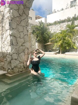 Hot Camila Abril Nude Photos