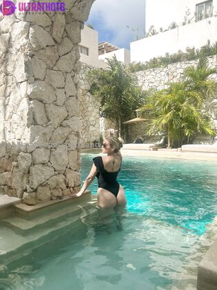 Hot Camila Abril Nude Photos