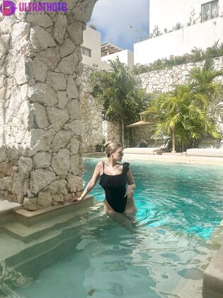 Hot Camila Abril Nude Photos