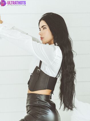 Hot Ariana James Nude Photos