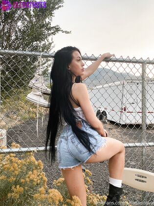 Hot Julia Sandoval Nude Photos