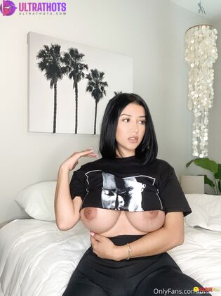 Hot Brndav aka Brenda Vanessa Nude Photos