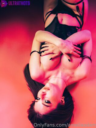 Hot Amelia Adams Nude Photos