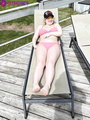 Jag har bikini på mig bara för jag är horny på dig