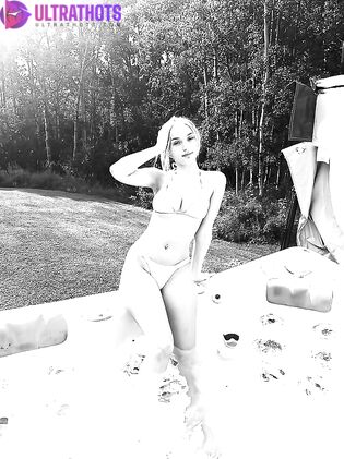 Kinkykatiee Nude Photo Gallery (27 Pics)
